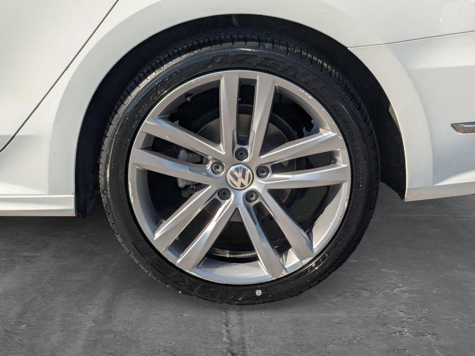 2018 Volkswagen Passat Vehicle Photo in St. Petersburg, FL 33713