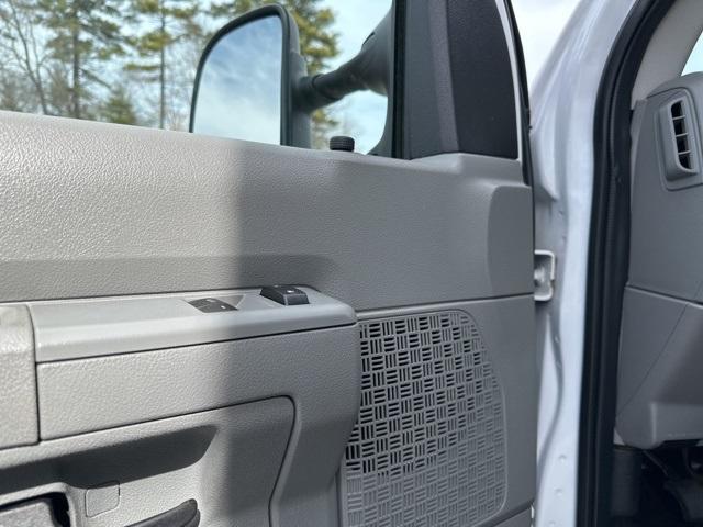2019 Ford E-Series Cutaway Vehicle Photo in Webster, MA 01570-1415