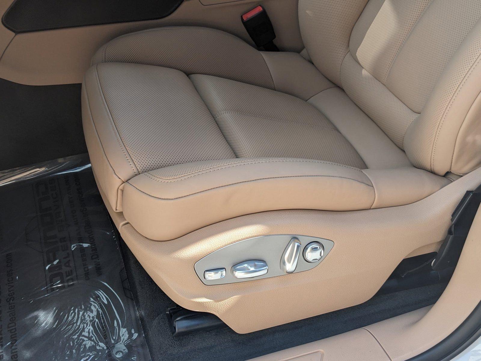 2025 Porsche Macan Vehicle Photo in Towson, MD 21204