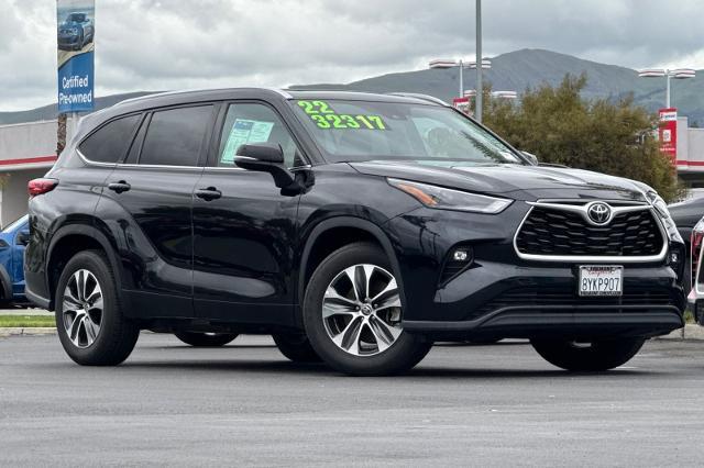 Used 2022 Toyota Highlander XLE with VIN 5TDGZRAH6NS107541 for sale in Fremont, CA