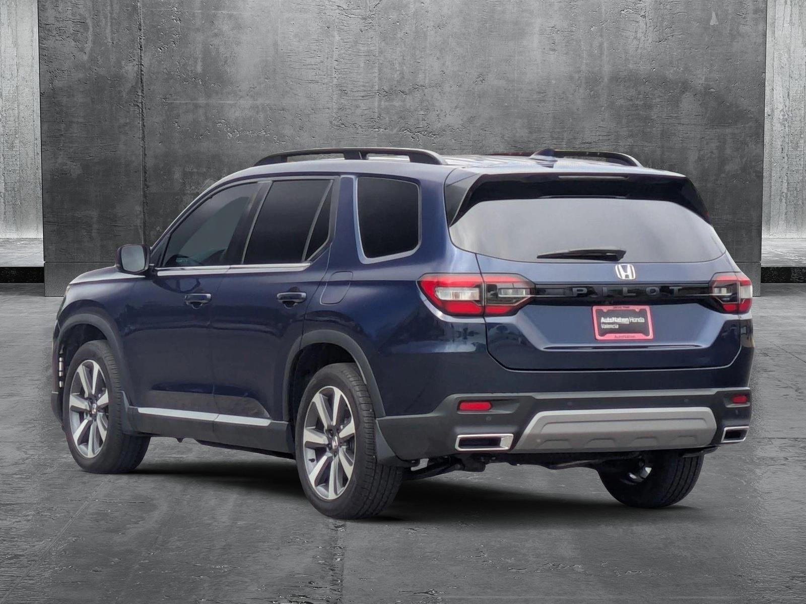 2025 Honda Pilot Vehicle Photo in Valencia, CA 91355-1794