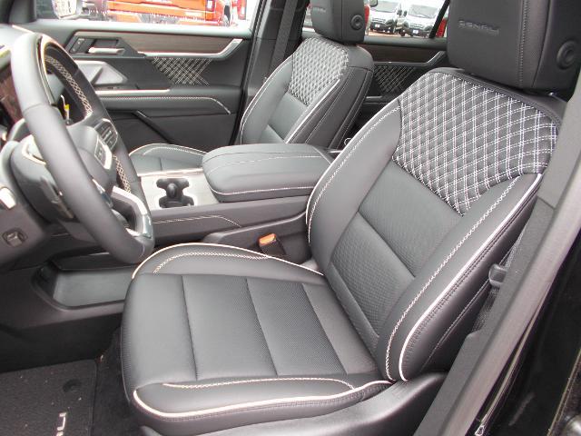 2025 GMC Acadia Vehicle Photo in LOWELL, MA 01852-4336
