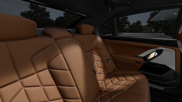 2025 BMW 740i xDrive Vehicle Photo in GRAPEVINE, TX 76051