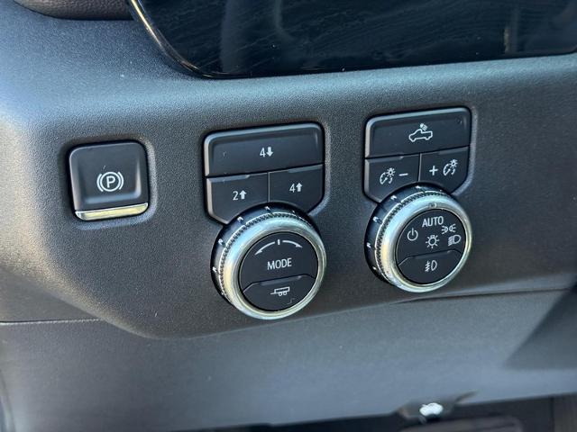 2025 GMC Sierra 3500 HD Vehicle Photo in COLUMBIA, MO 65203-3903