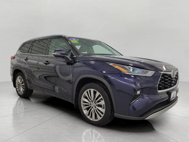 2020 Toyota Highlander Vehicle Photo in NEENAH, WI 54956-2243