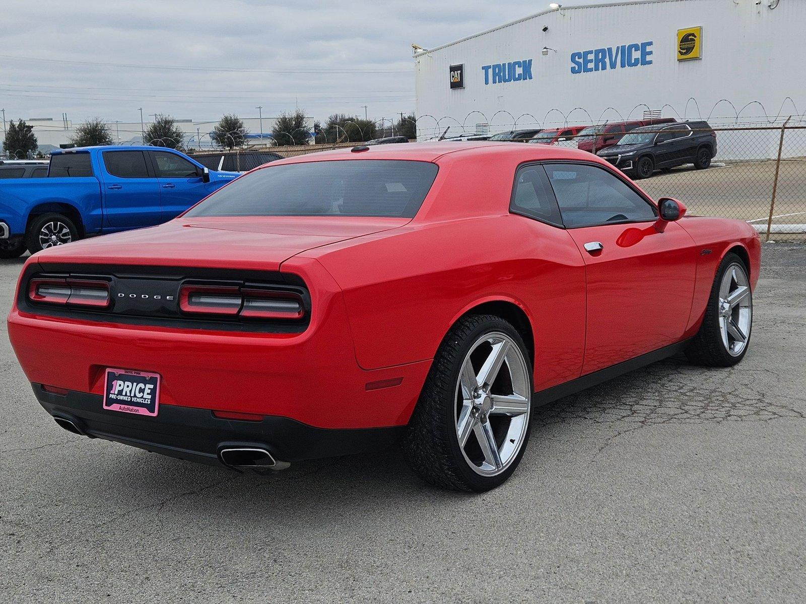 2017 Dodge Challenger Vehicle Photo in NORTH RICHLAND HILLS, TX 76180-7199