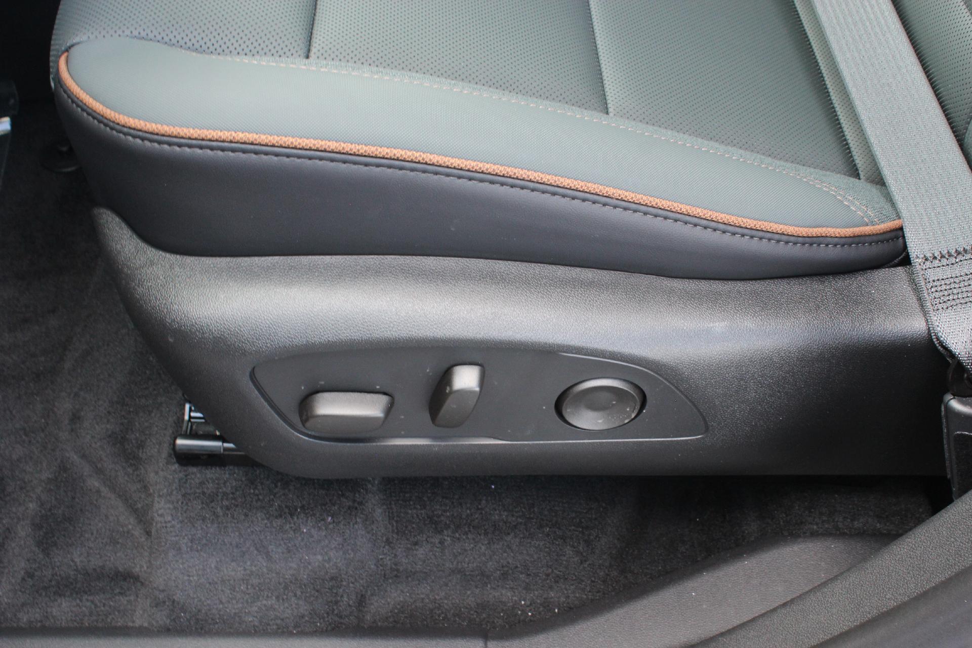 2025 GMC Acadia Vehicle Photo in AURORA, CO 80012-4011