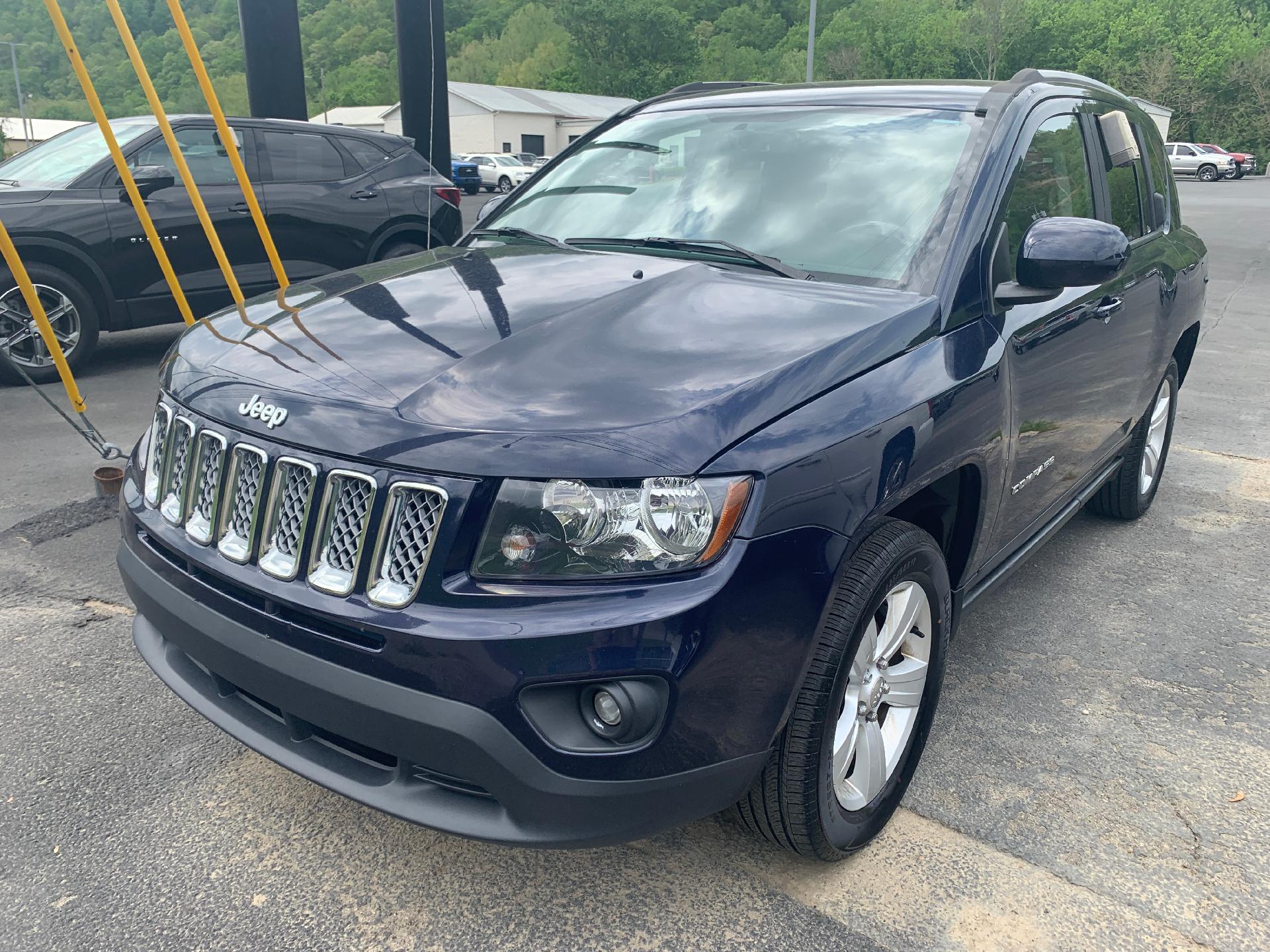 Used 2017 Jeep Compass Latitude with VIN 1C4NJDEB8HD105832 for sale in Pikeville, KY