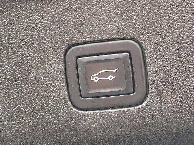 2023 Chevrolet Suburban Vehicle Photo in TREVOSE, PA 19053-4984