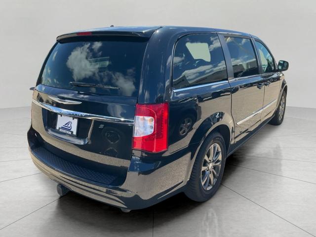2016 Chrysler Town & Country Vehicle Photo in Kaukauna, WI 54130