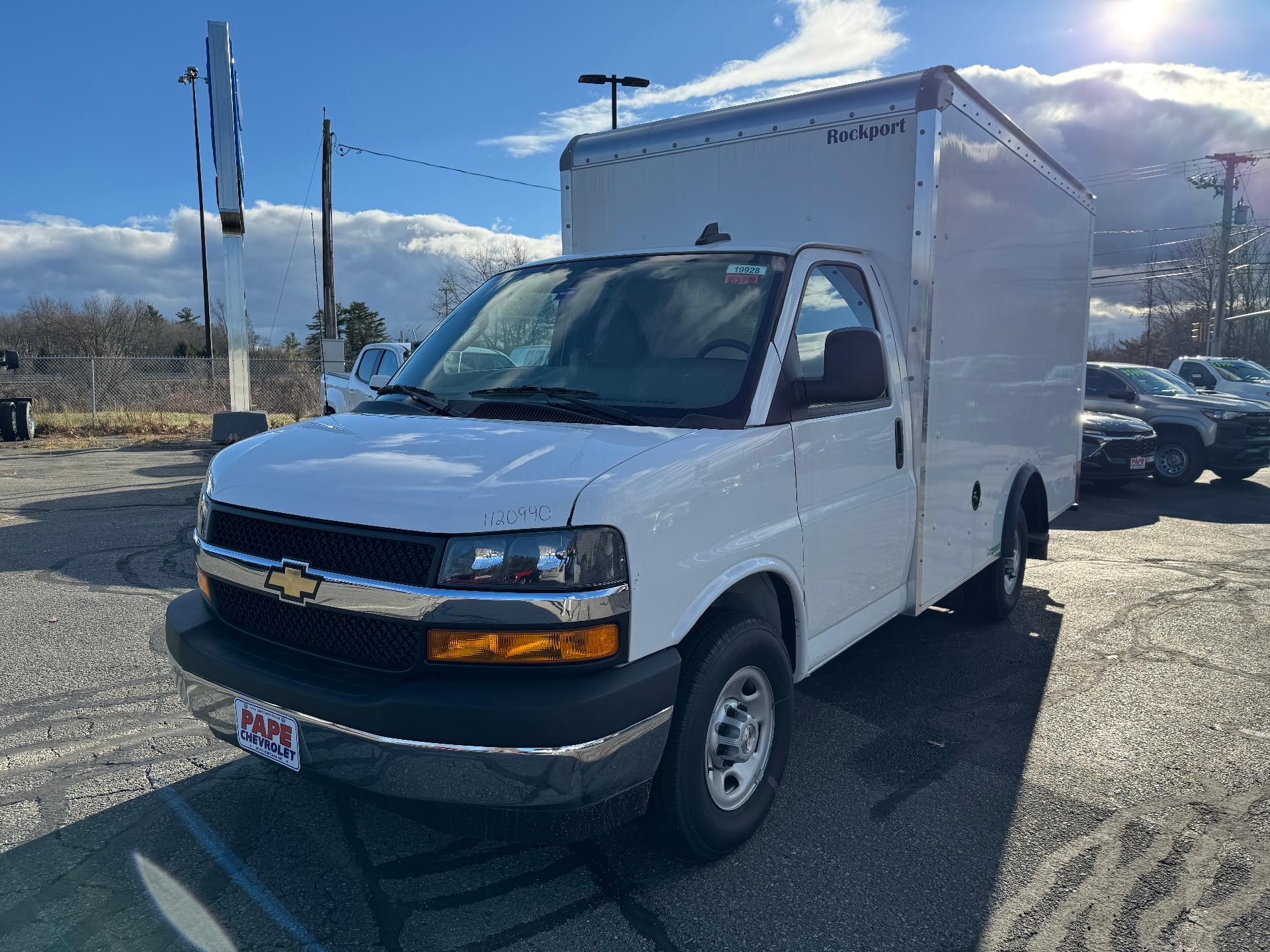 2024 Chevrolet Express Cutaway 3500 Vehicle Photo in SOUTH PORTLAND, ME 04106-1997