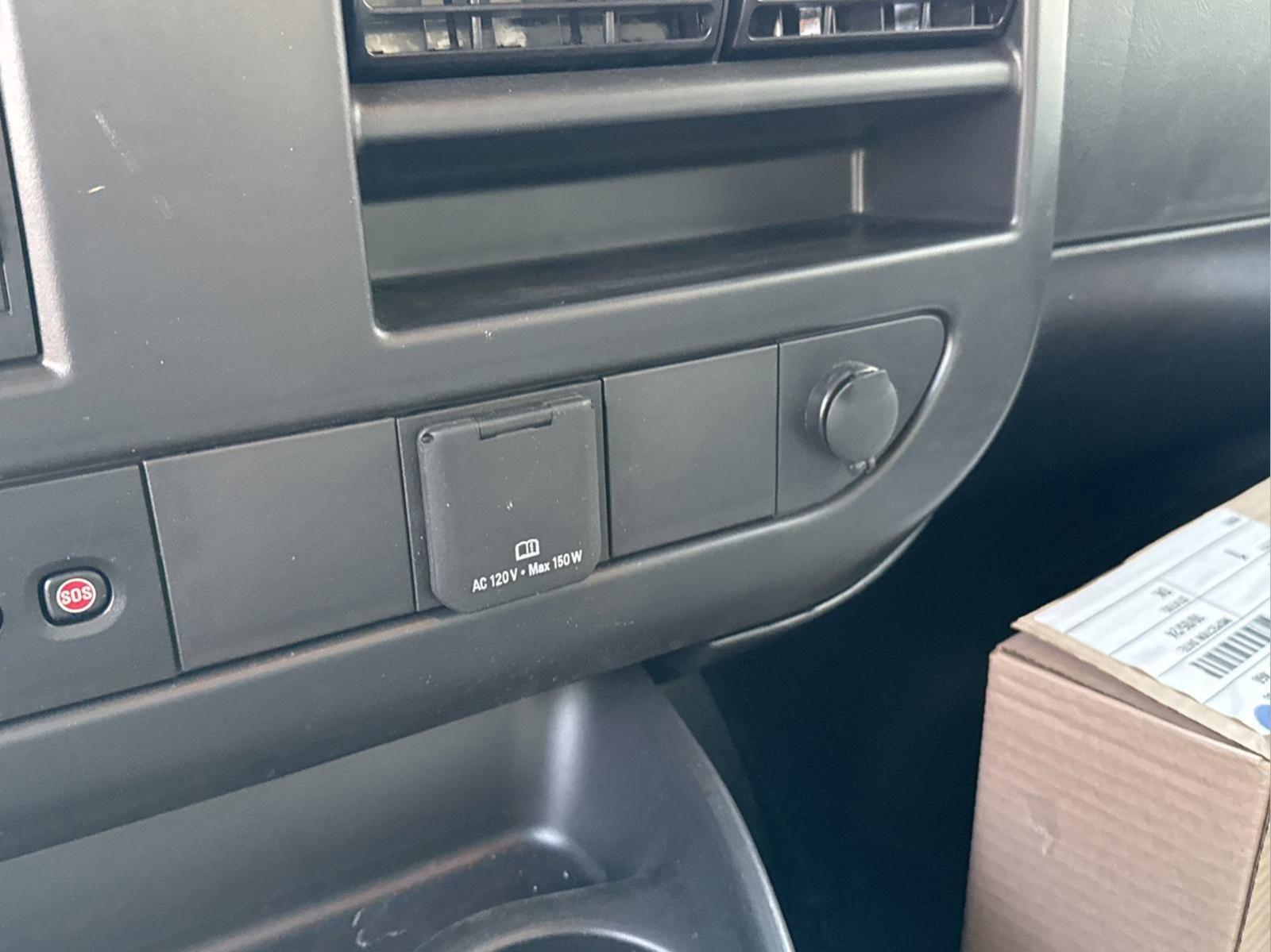 2024 Chevrolet Express Cutaway 3500 Vehicle Photo in GEORGETOWN, TX 78626-7508