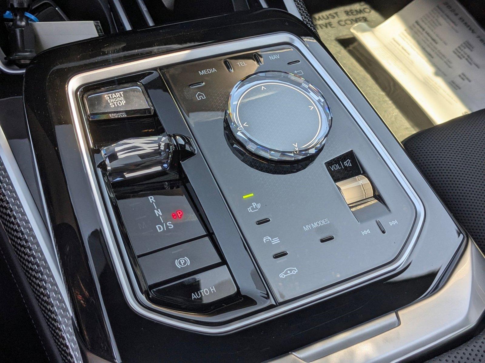 2024 BMW 760i xDrive Vehicle Photo in Valencia, CA 91355