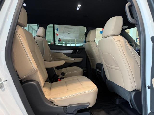 2025 Buick Enclave Vehicle Photo in COLUMBIA, MO 65203-3903