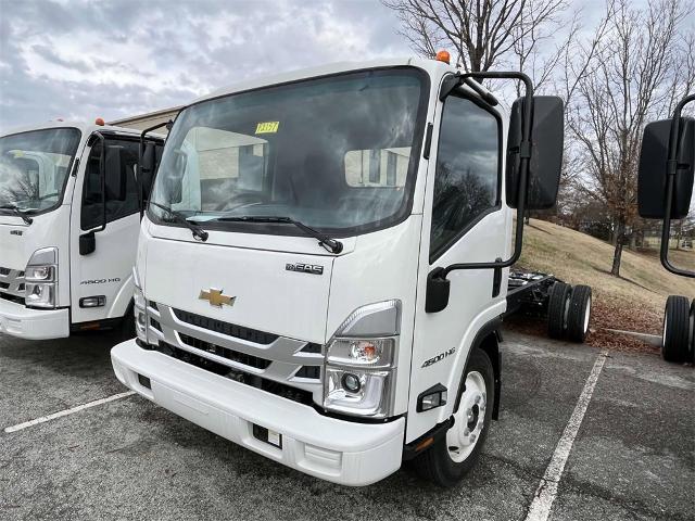 2025 Chevrolet Low Cab Forward 4500 Vehicle Photo in ALCOA, TN 37701-3235