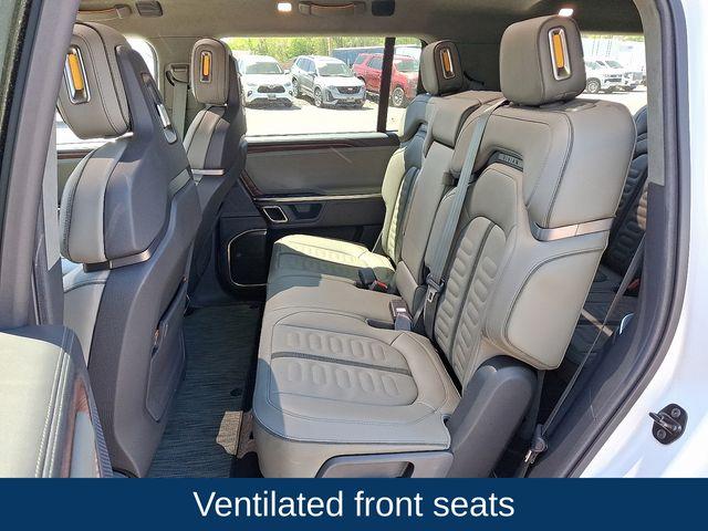 2023 Rivian R1S Vehicle Photo in DANBURY, CT 06810-5034