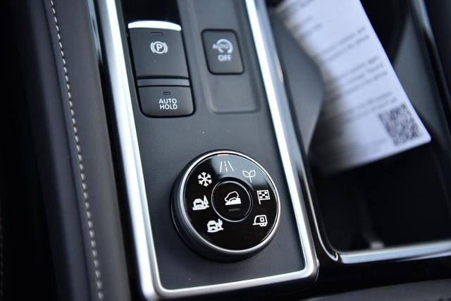2025 Nissan Pathfinder Vehicle Photo in Ballwin, MO 63011