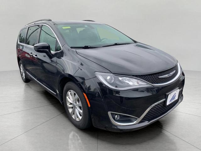 2017 Chrysler Pacifica Vehicle Photo in APPLETON, WI 54914-4656
