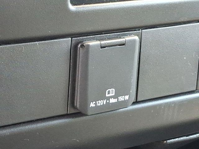 2023 GMC Savana Passenger 3500 Vehicle Photo in DANBURY, CT 06810-5034