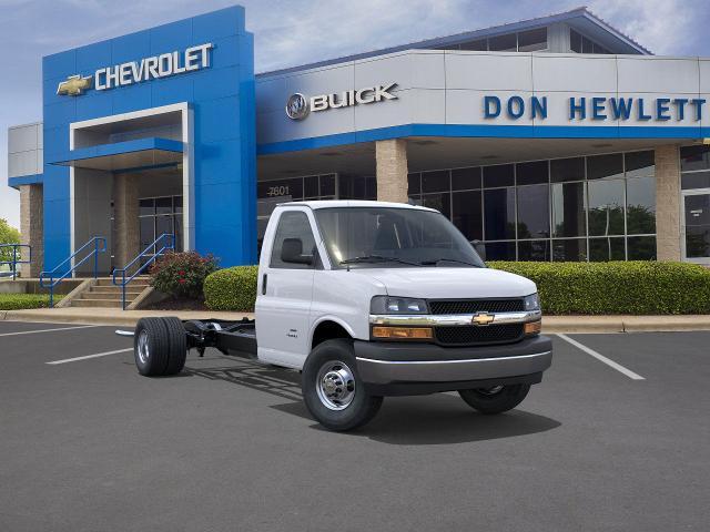 2025 Chevrolet Express Cutaway 4500 Vehicle Photo in GEORGETOWN, TX 78626-7508