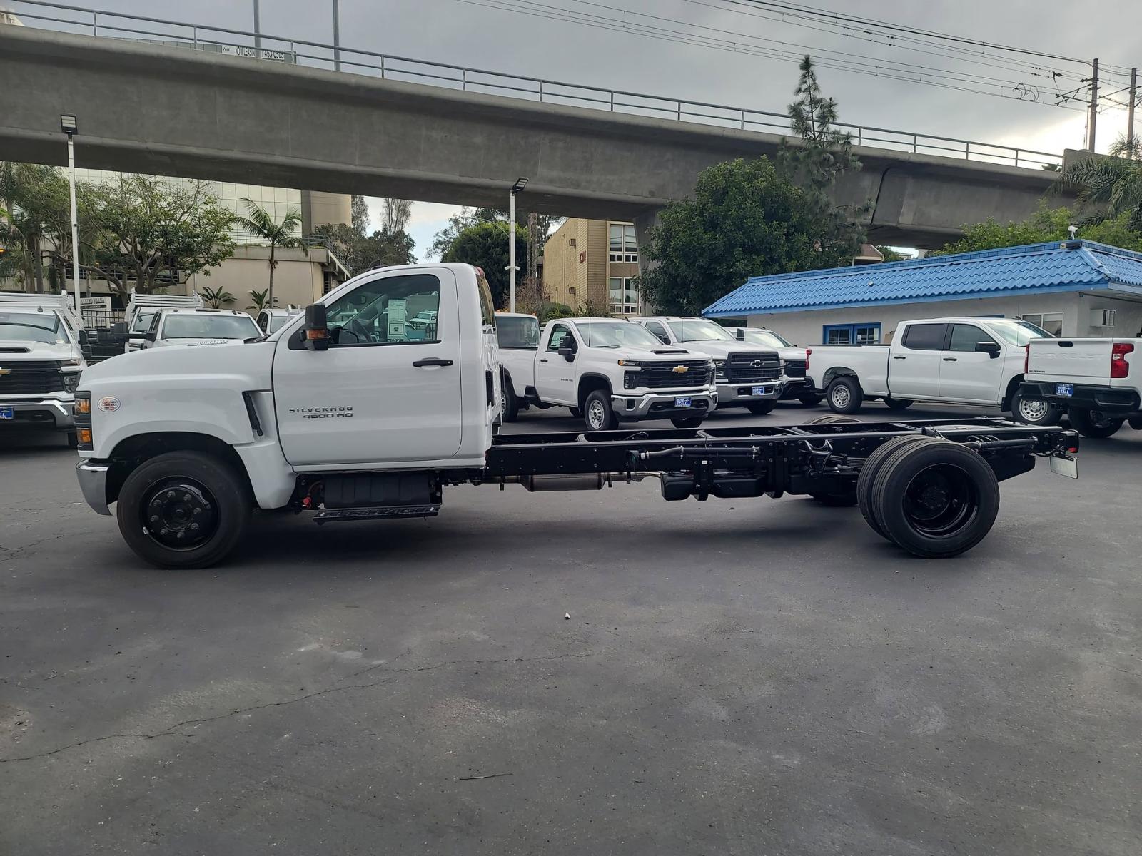 2023 Chevrolet Silverado Chassis Cab Vehicle Photo in LA MESA, CA 91942-8211