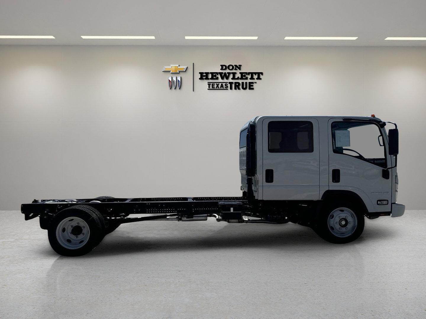 2025 Chevrolet Low Cab Forward 5500 XG Vehicle Photo in GEORGETOWN, TX 78626-7508