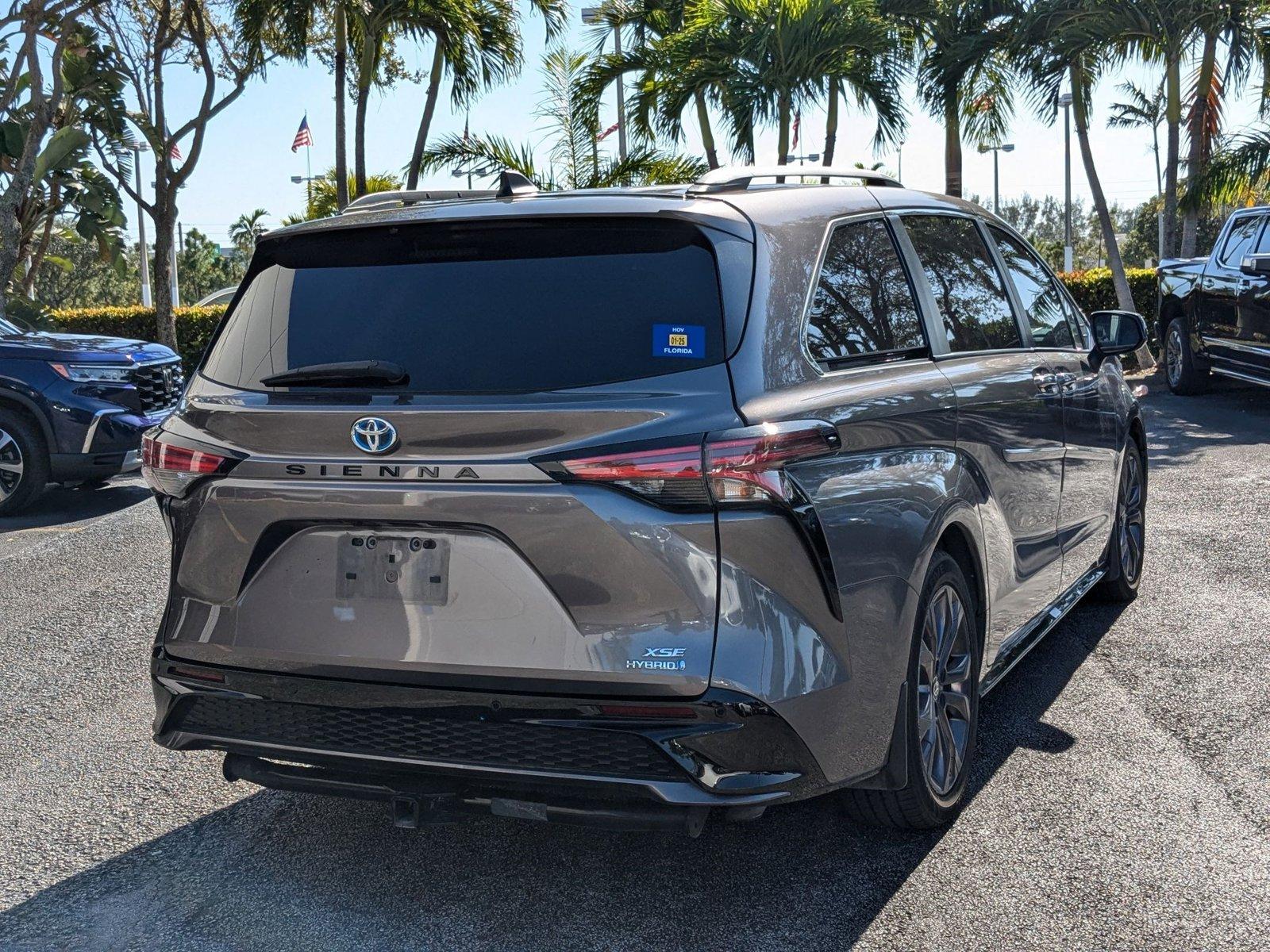 2022 Toyota Sienna Vehicle Photo in Miami, FL 33015