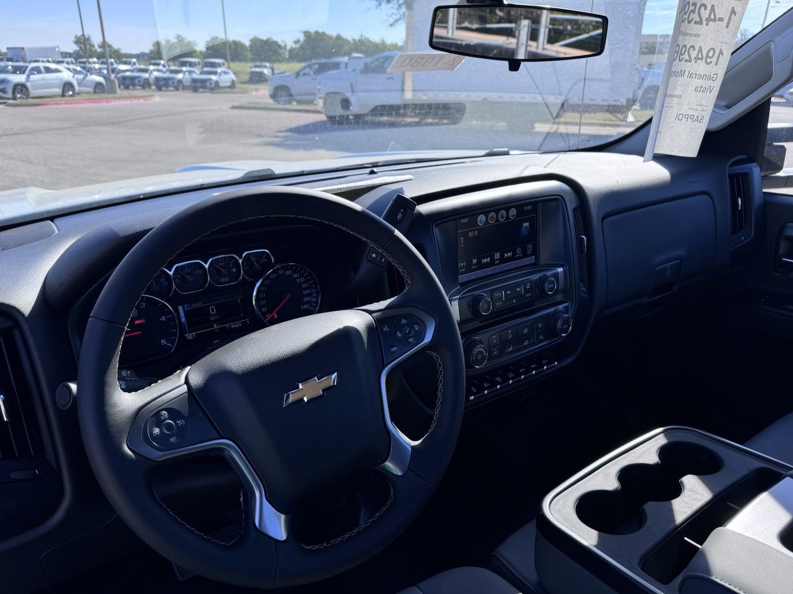2024 Chevrolet Silverado 6500 HD Vehicle Photo in GEORGETOWN, TX 78626-7508