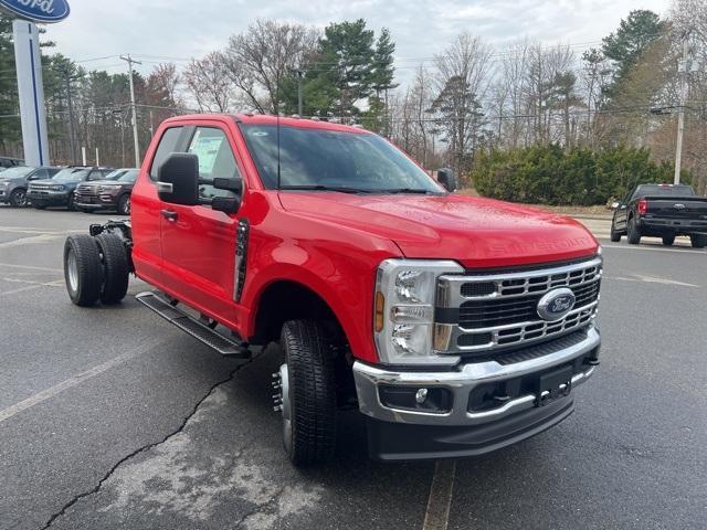 2025 Ford Super Duty F-350 DRW Vehicle Photo in Webster, MA 01570-1415
