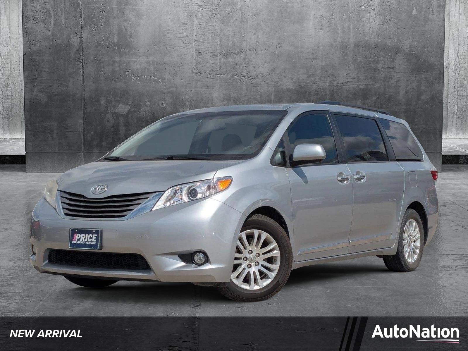 2017 Toyota Sienna Vehicle Photo in Corpus Christi, TX 78415
