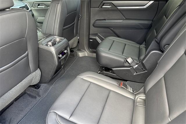 2025 GMC Acadia Vehicle Photo in ELK GROVE, CA 95757-8703