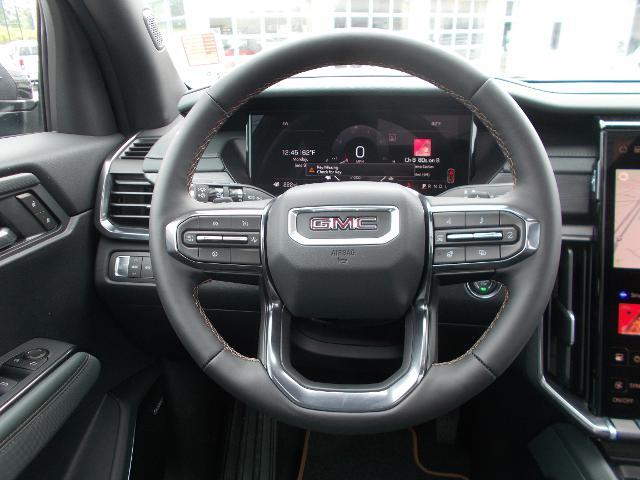 2025 GMC Acadia Vehicle Photo in LOWELL, MA 01852-4336