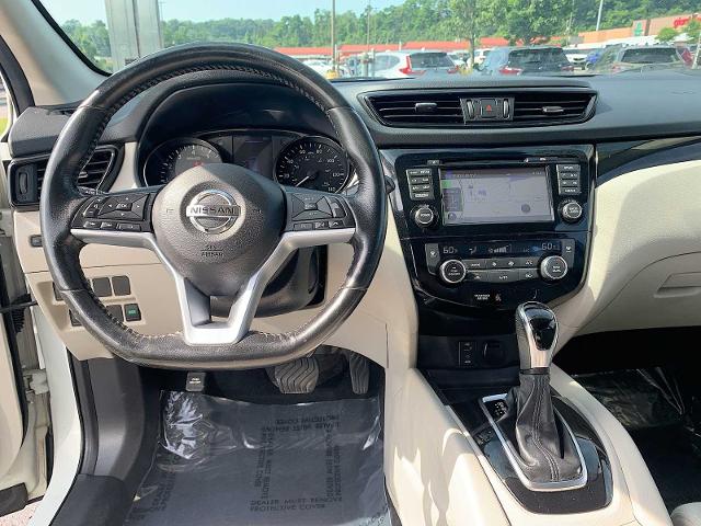 2017 Nissan Rogue Sport Vehicle Photo in MOON TOWNSHIP, PA 15108-2571