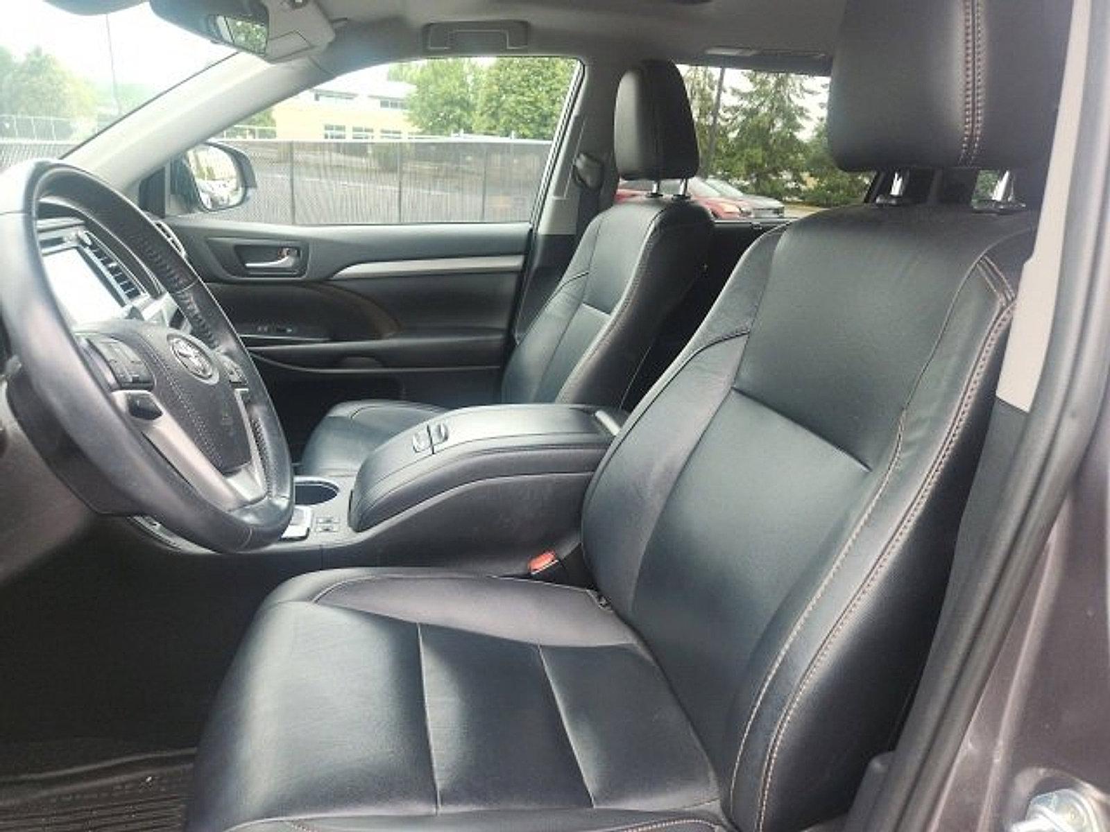 2019 Toyota Highlander Vehicle Photo in Harrisburg, PA 17111