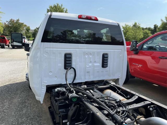 2024 Chevrolet Silverado 3500 HD Chassis Cab Vehicle Photo in ALCOA, TN 37701-3235