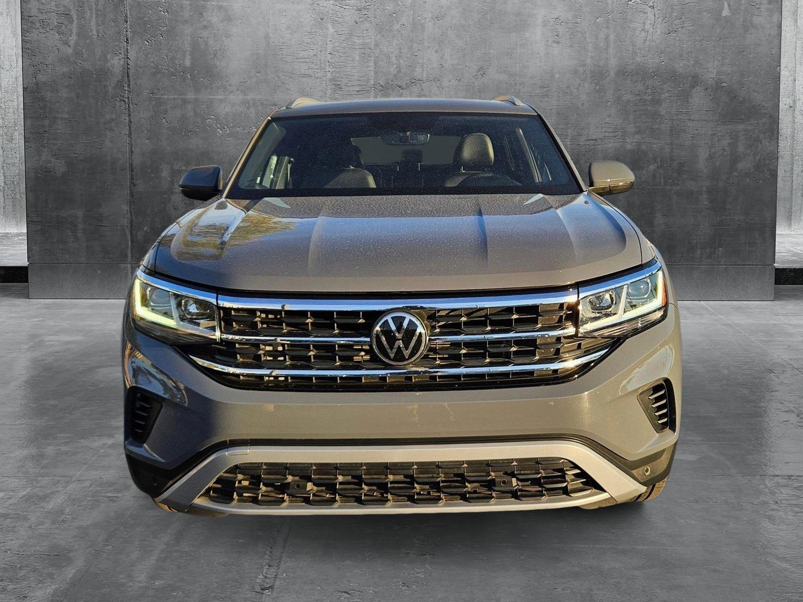 2021 Volkswagen Atlas Cross Sport SE w/Tech photo 2