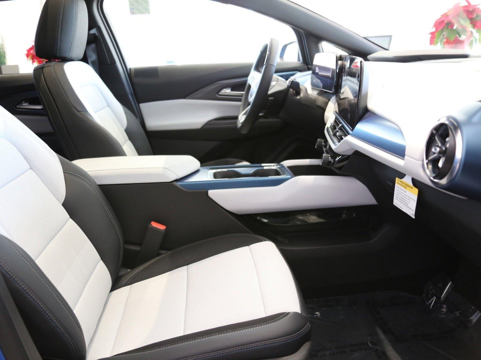 2025 Chevrolet Equinox EV Vehicle Photo in LOS ANGELES, CA 90007-3794