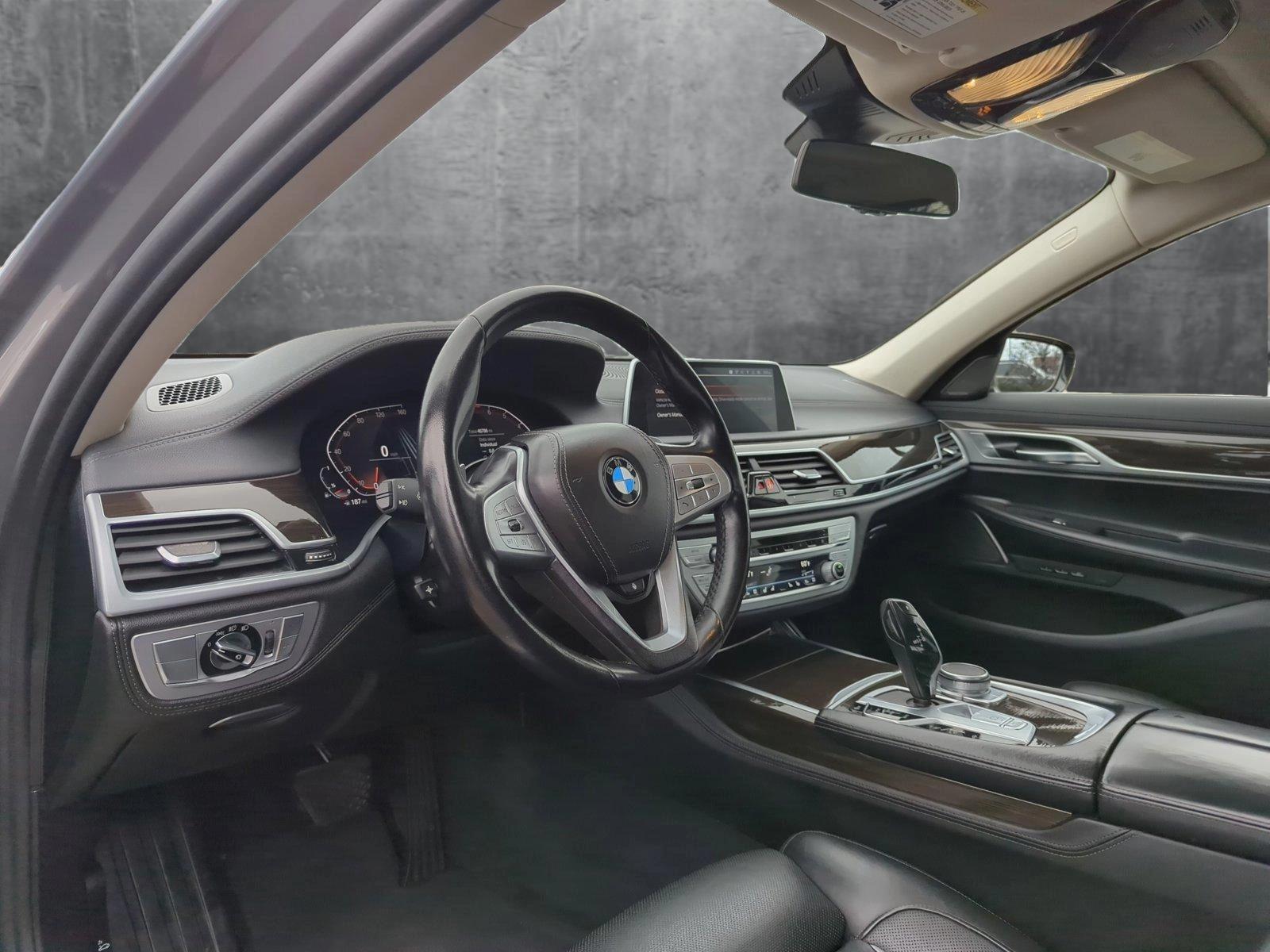 2022 BMW 740i xDrive Vehicle Photo in Memphis, TN 38125