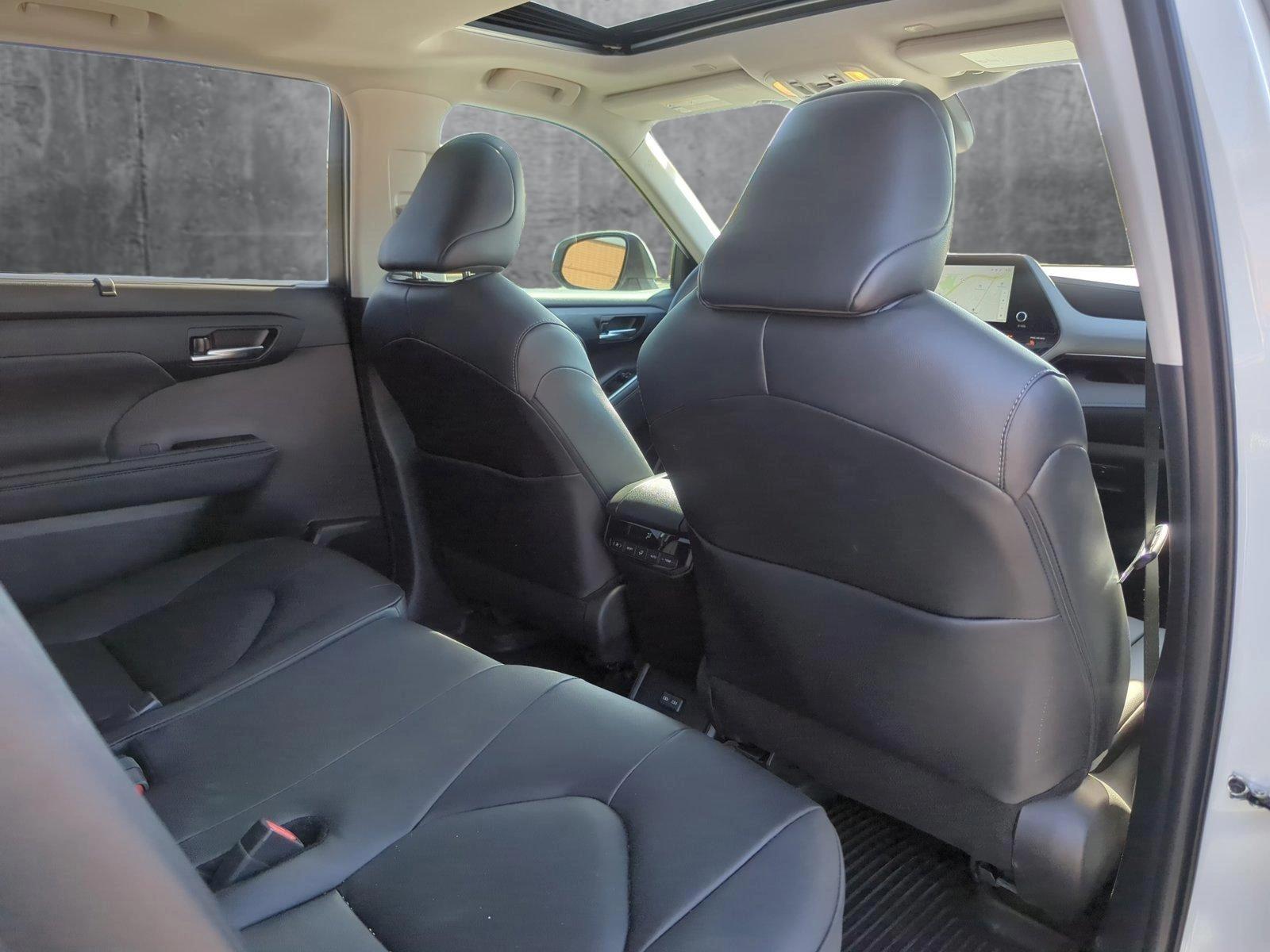 2024 Toyota Highlander Vehicle Photo in Memphis, TN 38125