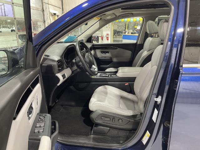 Used 2024 Honda Pilot Touring with VIN 5FNYG1H73RB033983 for sale in Huron, SD
