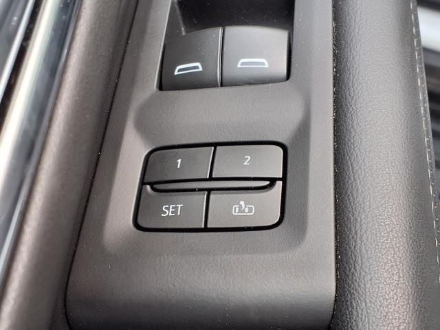 2024 GMC Yukon XL Vehicle Photo in ROXBORO, NC 27573-6143