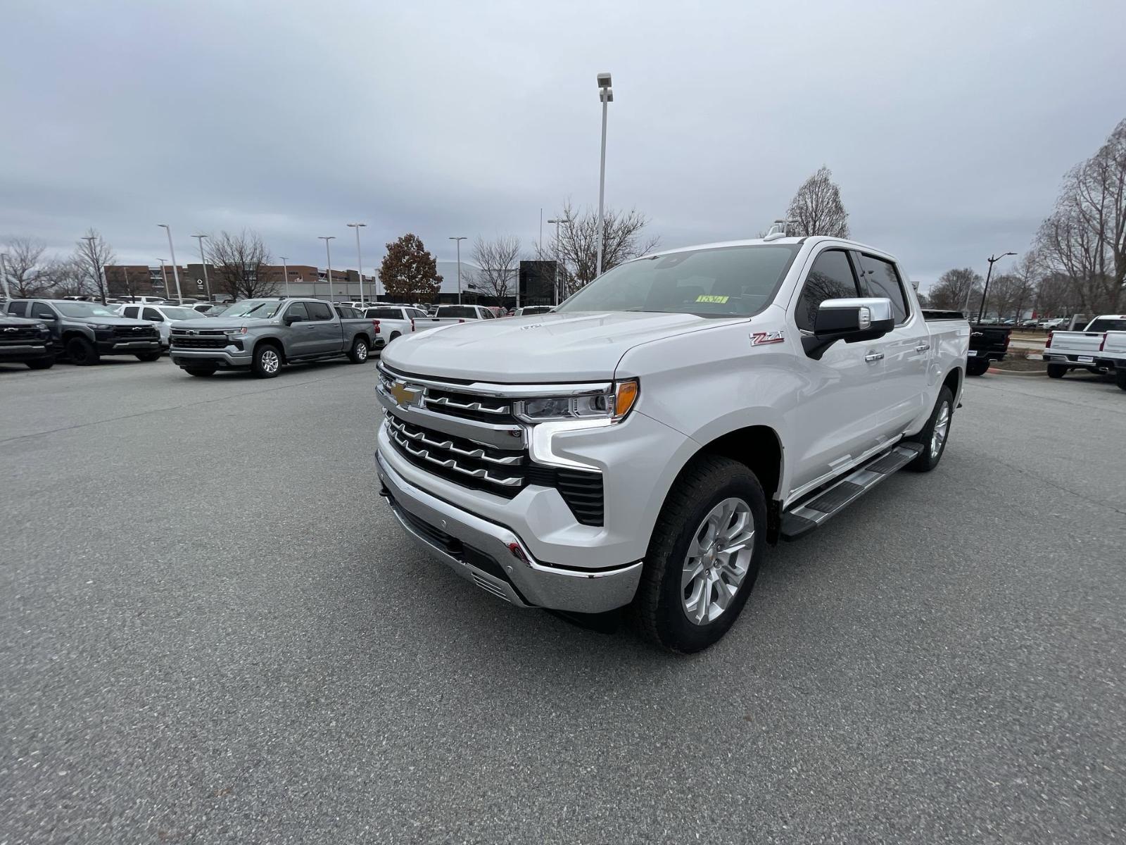 2025 Chevrolet Silverado 1500 Vehicle Photo in BENTONVILLE, AR 72712-4322
