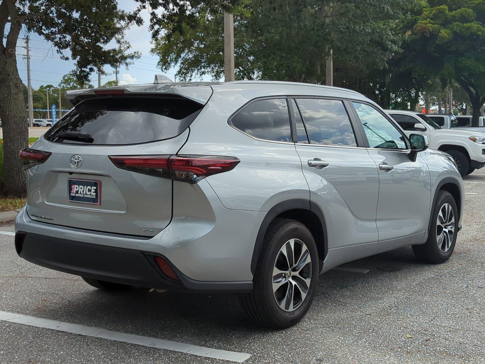 2024 Toyota Highlander Vehicle Photo in Ft. Myers, FL 33907