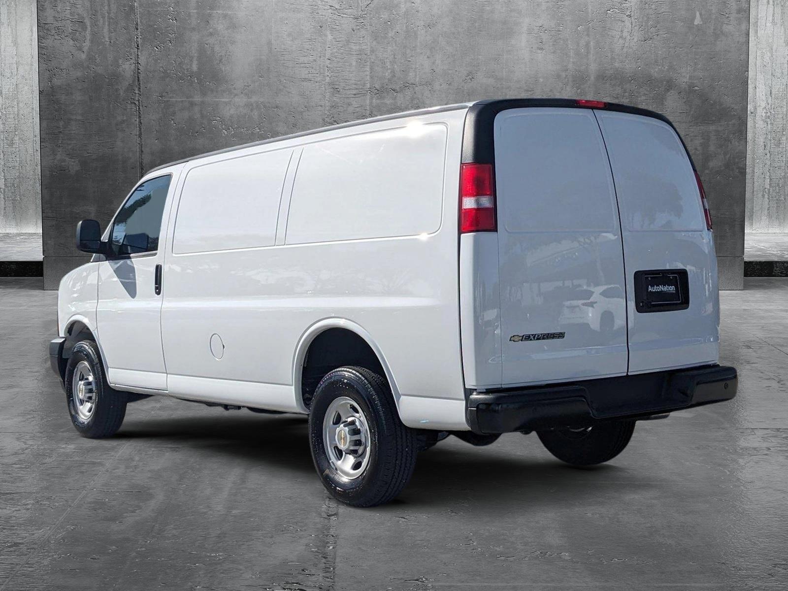 2024 Chevrolet Express Cargo 2500 Vehicle Photo in GREENACRES, FL 33463-3207