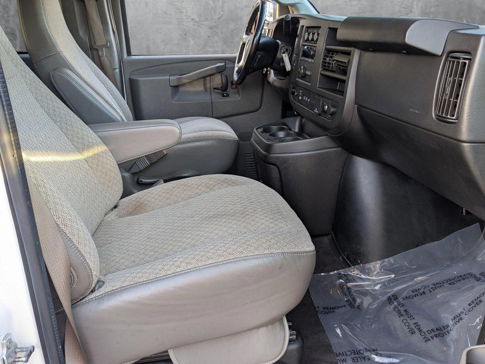 2019 Chevrolet Express Passenger Vehicle Photo in PEMBROKE PINES, FL 33024-6534