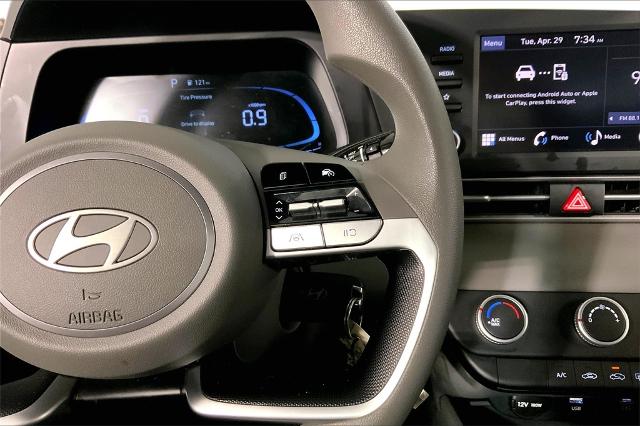 2024 Hyundai ELANTRA Vehicle Photo in Lees Summit, MO 64086