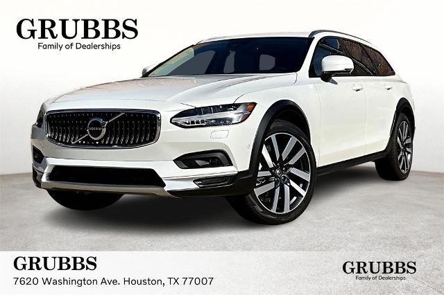 2025 Volvo V90 Cross Country Vehicle Photo in Houston, TX 77007