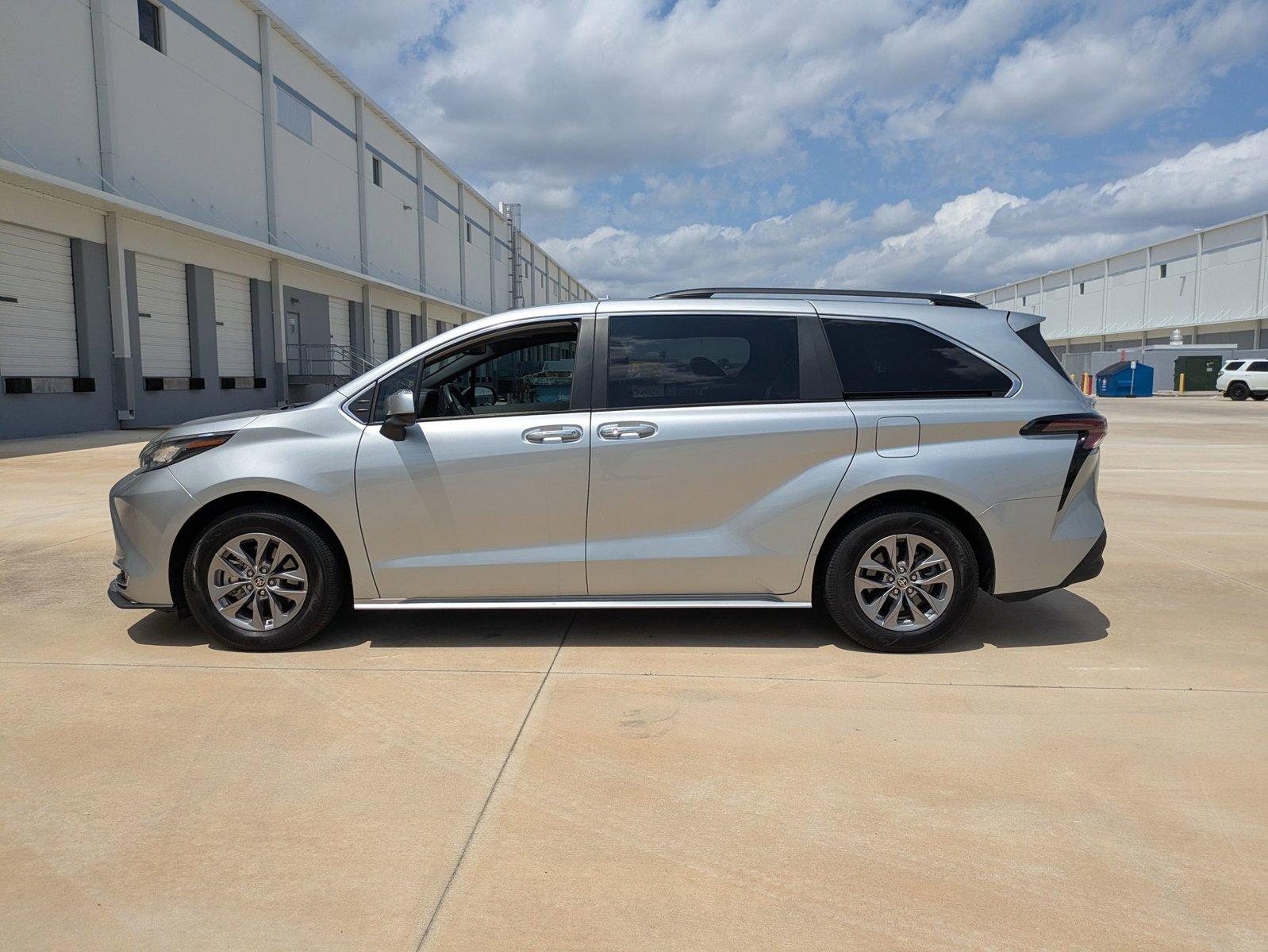 2023 Toyota Sienna Vehicle Photo in Winter Park, FL 32792