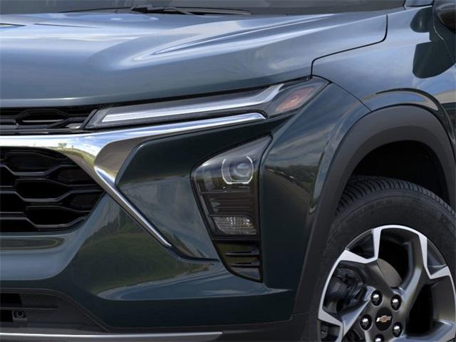 2025 Chevrolet Trax Vehicle Photo in ENGLEWOOD, CO 80113-6708