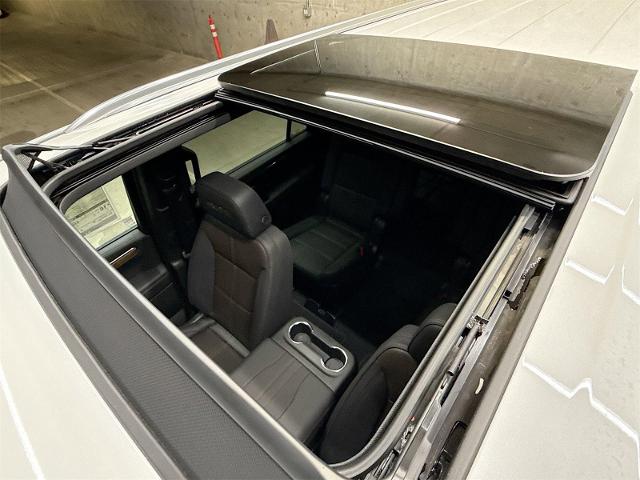 2025 Chevrolet Suburban Vehicle Photo in EVERETT, WA 98203-5662